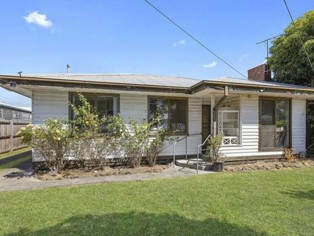 House for sale in Victoria