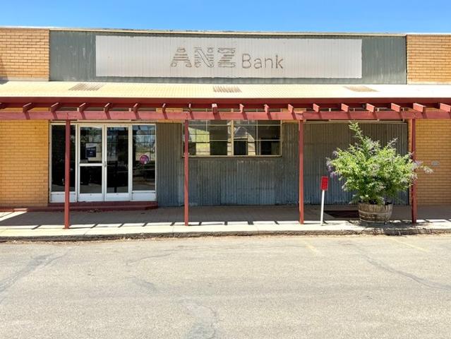 Retail for sale in Cummins, South Australia