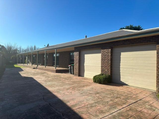House for rent in Riddells Creek, Victoria