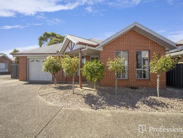 Townhouse for sale in Hamilton, Victoria
