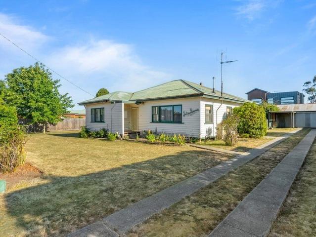 House for rent in Gisborne, Victoria