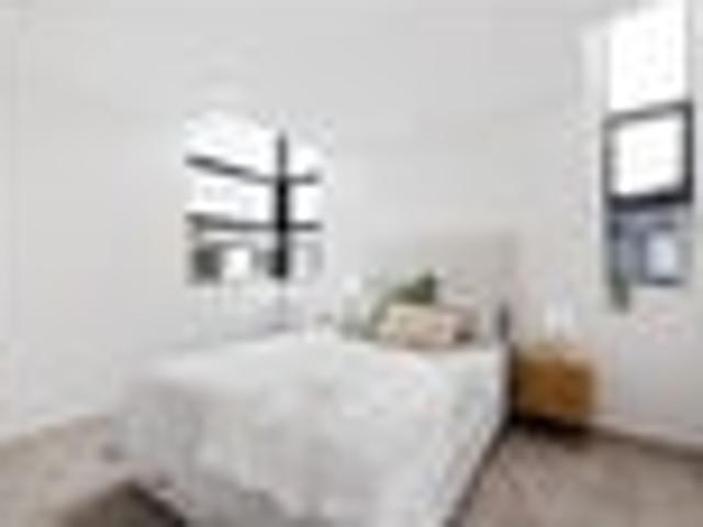 Townhouse for sale in Chaslands, Canterbury