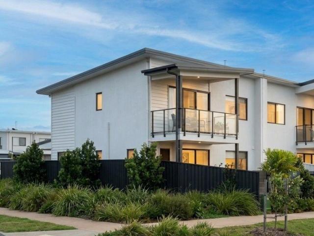 Townhouse for sale in Kings Creek, Queensland