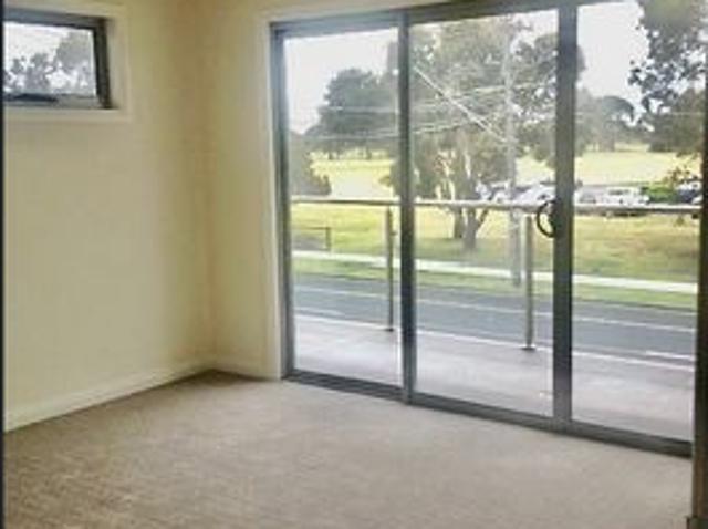 Townhouse for rent in Camerons Creek, Victoria