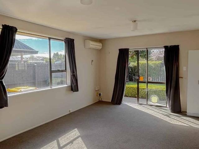 Apartment for rent in Parklands, Christchurch