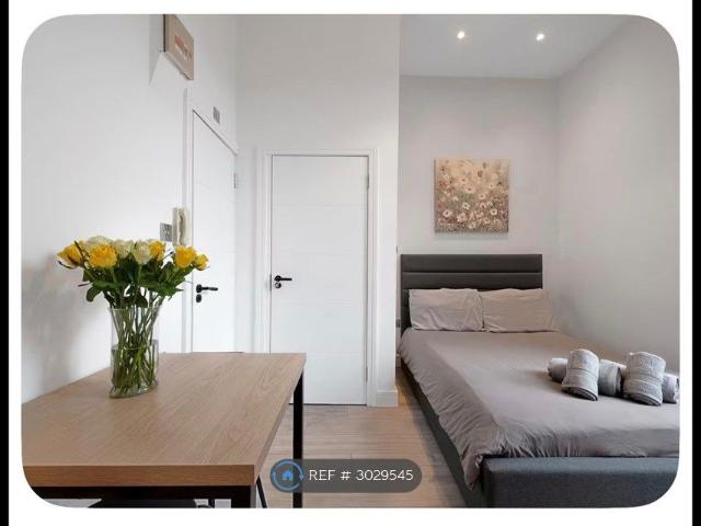 Studio for rent in West Kensington, Greater London