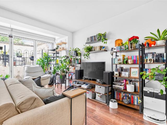 Apartment for rent in West Kensington, Greater London