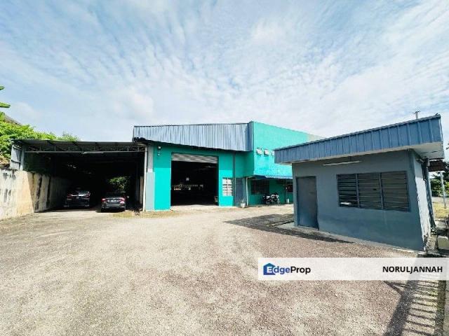Warehouse for sale in Malaka