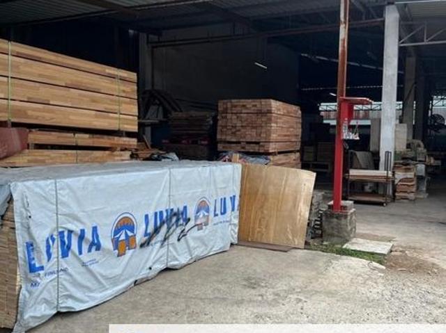 Warehouse for sale in Malaka