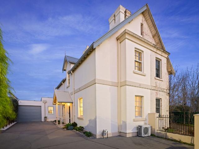 Townhouse for sale in Albury, New South Wales