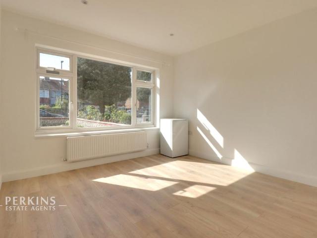 Room for rent in London Borough of Ealing, Perivale