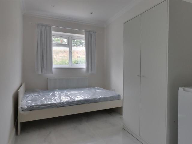 Studio for rent in London Borough of Ealing, Perivale