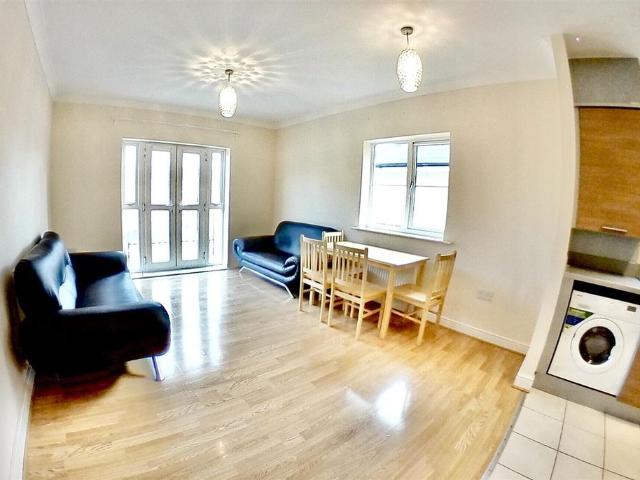 Apartment for rent in London Borough of Ealing, Perivale