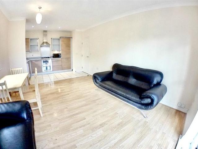 Apartment for rent in London Borough of Ealing, Perivale