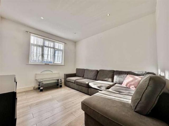 Apartment for rent in London Borough of Ealing, Greater London