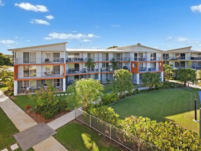 Townhouse for sale in Kelso, Queensland