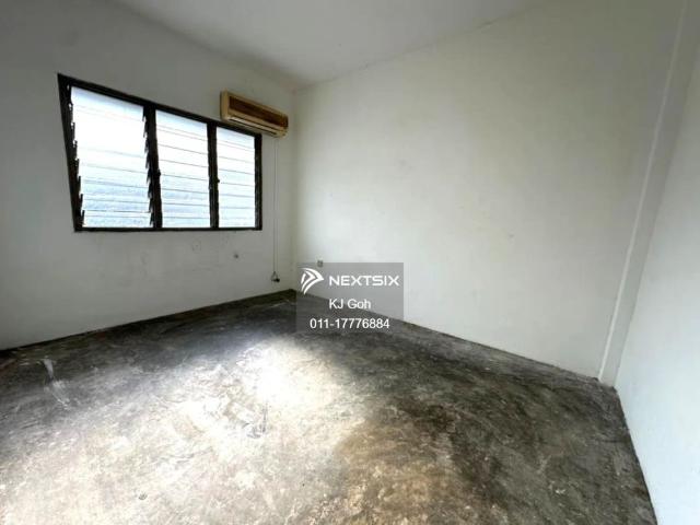 Room for rent in Bandar Baru Permas Jaya, Plentong