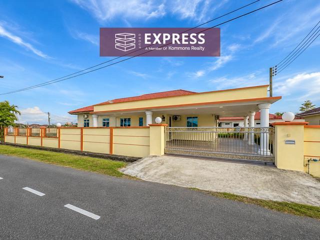 Bungalow for sale in Long Miri