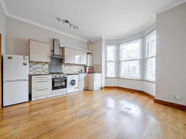 Apartment for rent in Bell Green, Greater London
