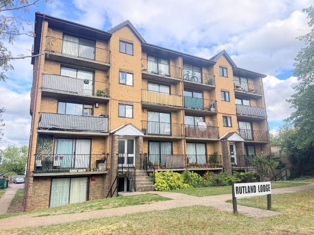 Apartment for rent in London Borough of Lewisham, Bell Green