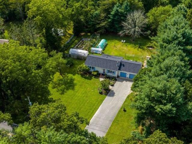 House for sale in Acushnet, Bristol County