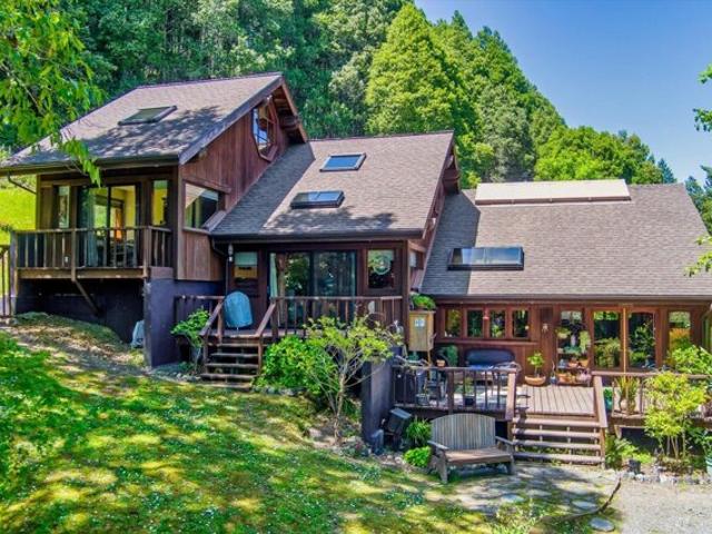 House for sale in Redway