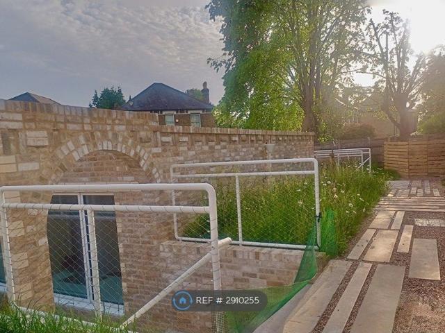 House for rent in London Borough of Lewisham, Bell Green