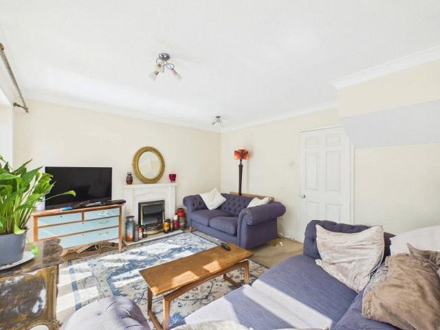 House for rent in Heol-las, Surrey