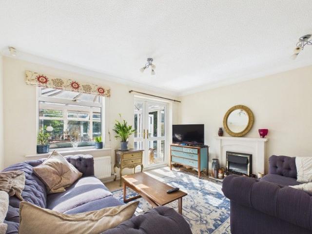 House for rent in Heol-las, Surrey
