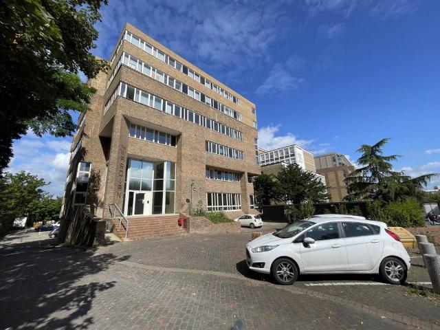 Apartment for rent in Perryfields, West Sussex