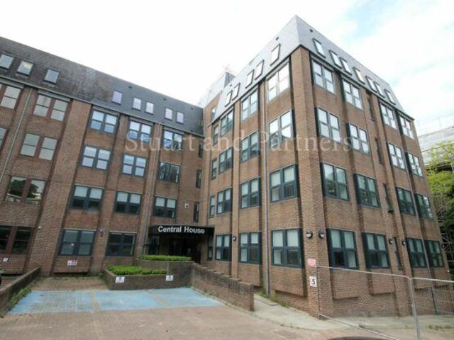 Apartment for rent in Perryfields, West Sussex