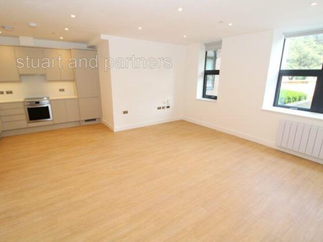 Apartment for rent in Perryfields, West Sussex