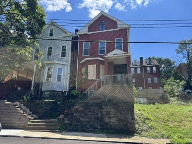 House for sale in Pittsburg, Pennsylvania
