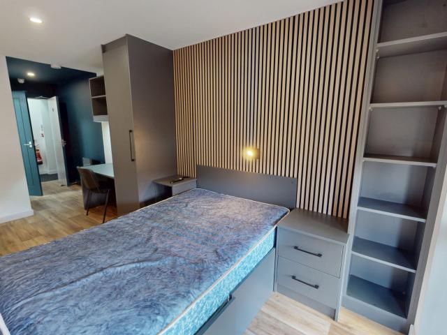 Studio for rent in Oad Street, Kent