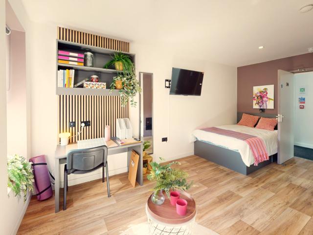 Studio for rent in Stirchley, West Midlands