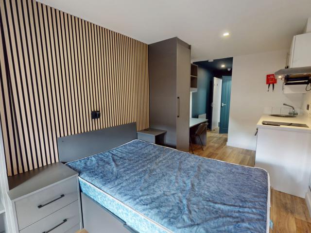 Studio for rent in Stirchley, West Midlands