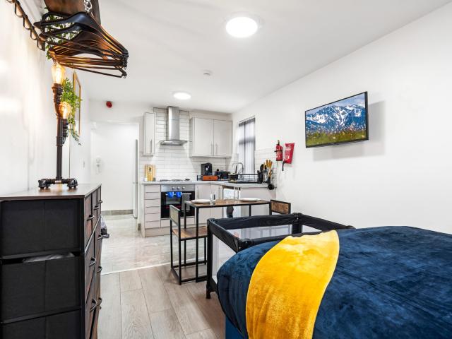 Studio for rent in Stirchley, West Midlands
