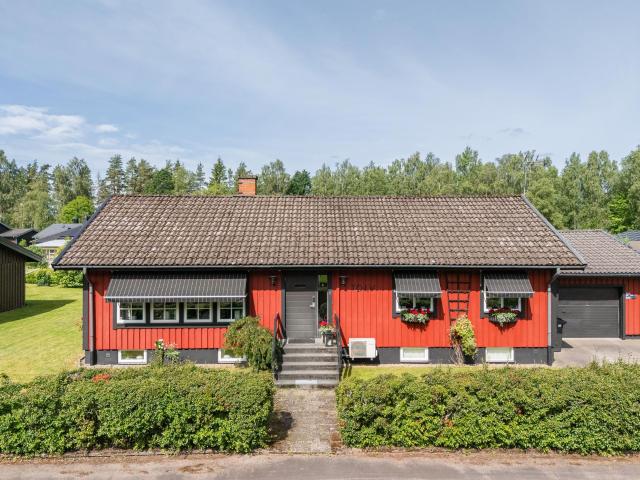 Villa till salu i Smålandsstenar