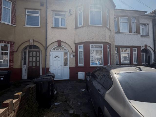 House for rent in London Borough of Redbridge, Greater London
