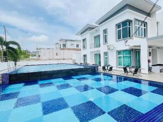 Terraced House for sale in Malaka
