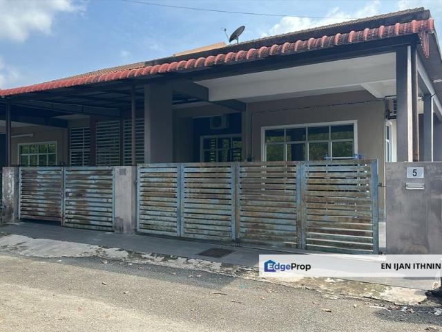 House for sale in Malaka