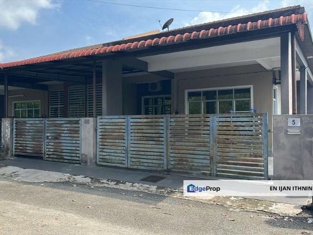 House for sale in Malaka