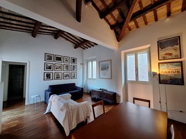 Appartamento in affitto a Centro Storico, Marche