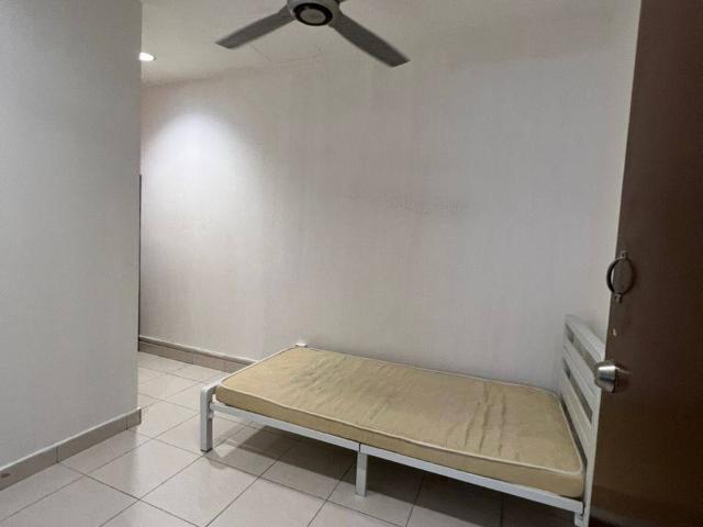Room for rent in Petaling, Alam Impian