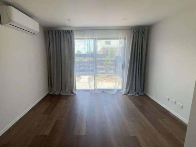 Townhouse for rent in Oratia, Oroua County