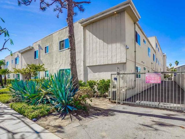 Apartment for rent in Canoga Park, California