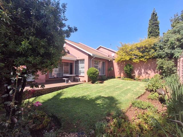 Townhouse for sale in Vosloorus, Gauteng