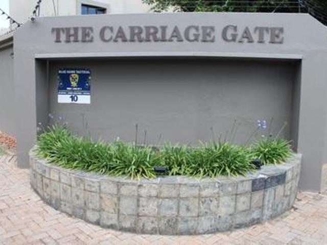 Townhouse for sale in Bedfordview, City of Ekurhuleni Metropolitan Municipality