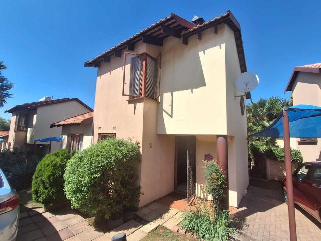 Townhouse for sale in Vosloorus, Gauteng