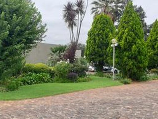 Townhouse for rent in Johannesburg, City of Johannesburg Metropolitan Municipality